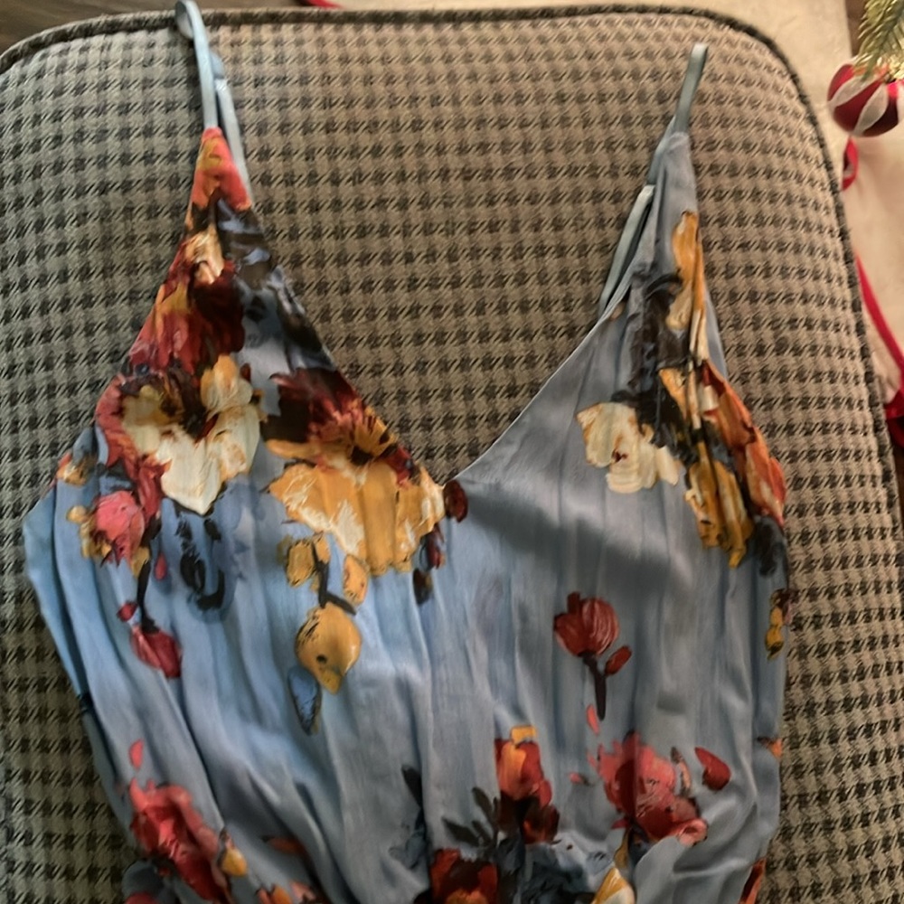 Floral dress includes open back and slit !